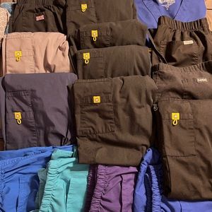 13 pairs of medium miscellaneous brand scrub pants